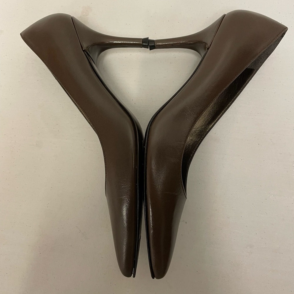 STUART WEITZMAN Classic Pointed Toe Pump in Grayish Brown Size 8 M $475